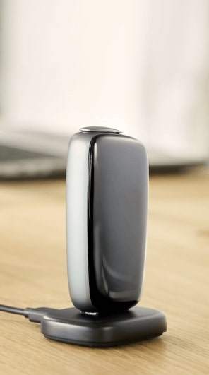 Ploom X Advanced masa üstü şarjda 